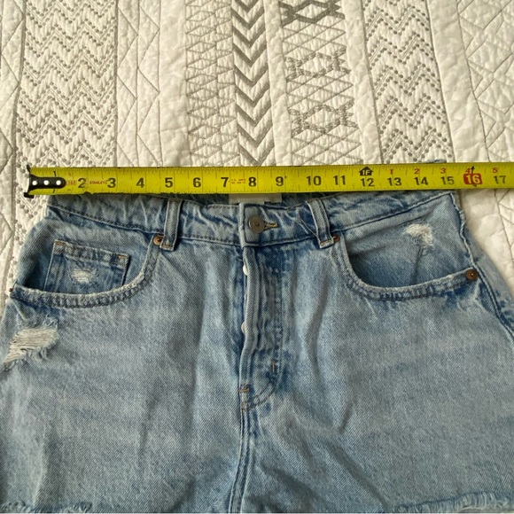 H&M Distressed Denim Women Shorts - Picture 6 of 7
